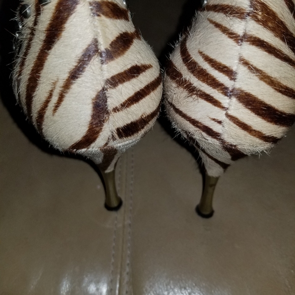 Shoes - Picture 4 of 8